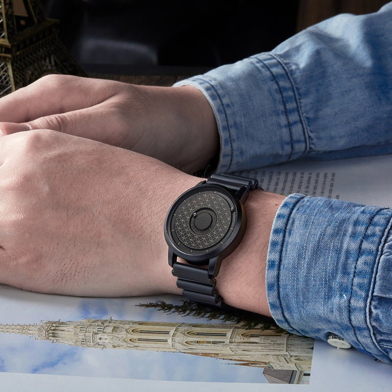 Magnetic Ball Watch – Heritage National Style – dial close-up